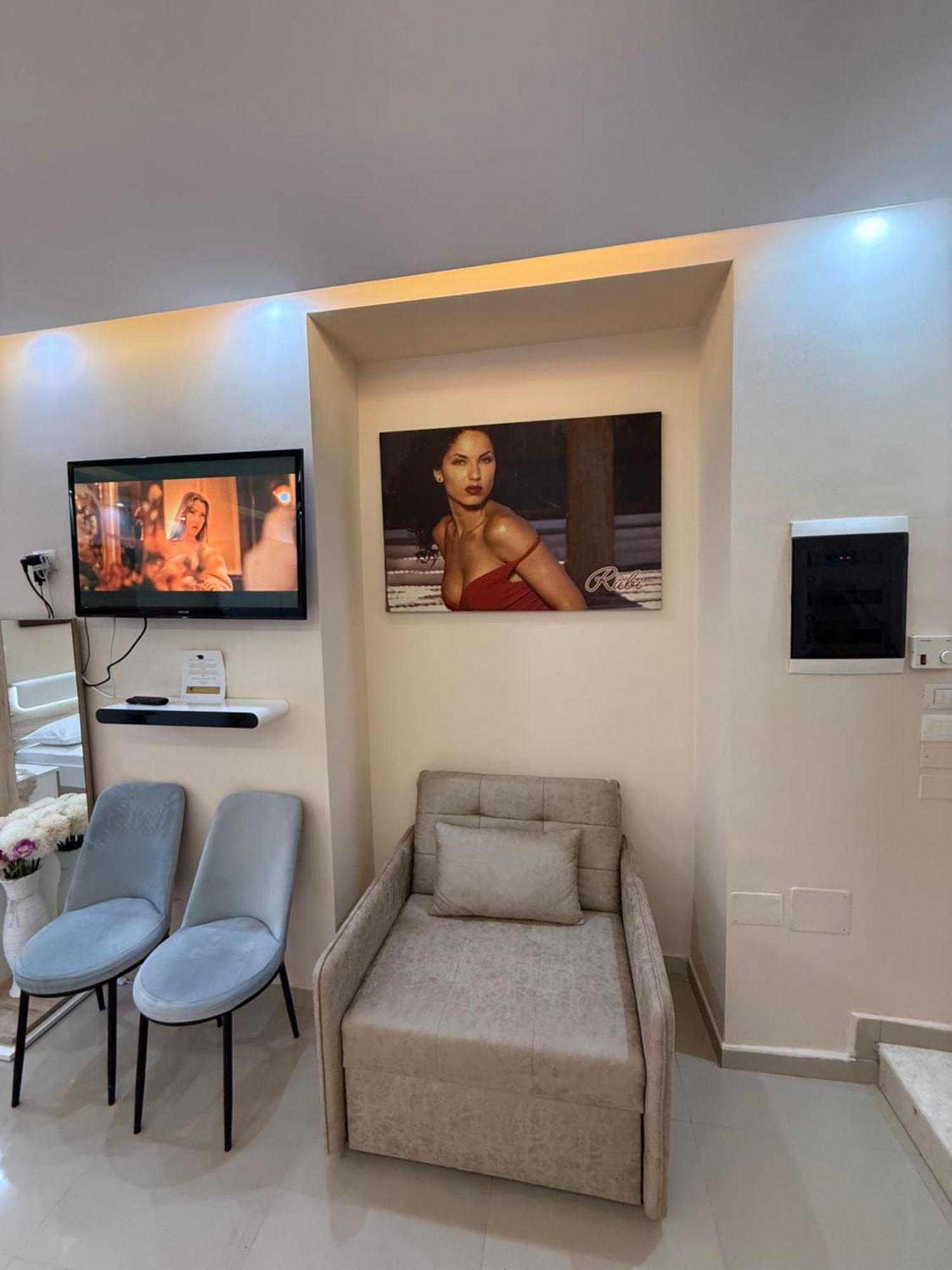 Aba Jacuzzi Apartment